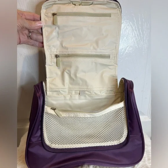 GO HANGING TOILETRY ZIPPERED BAG - Picture 6 of 10